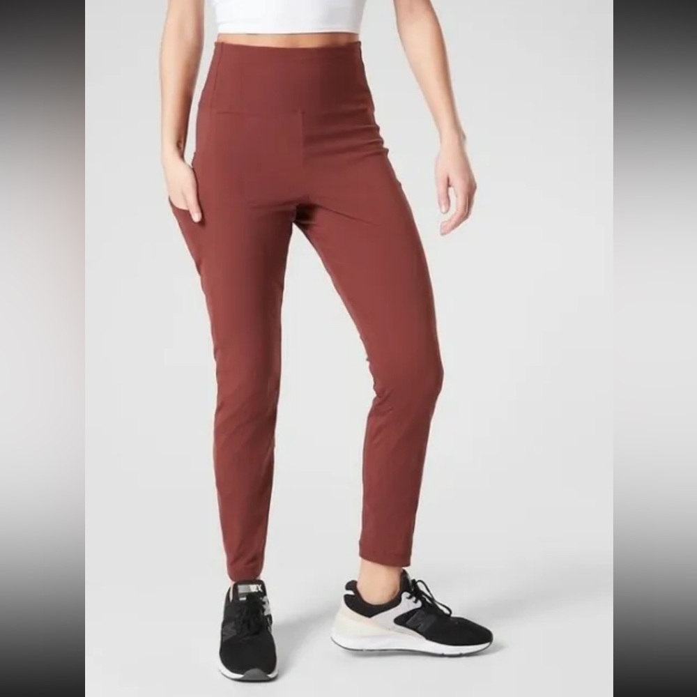 Athleta Trekkie Hybrid Crop Tight in Burnt Red Orange Women’s Size 6